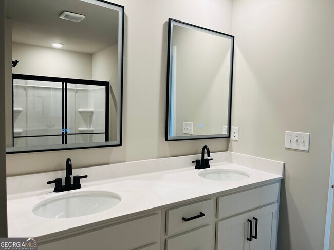 Building Photo - 33 Cobalt Ln