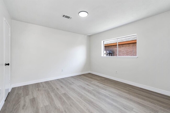 Building Photo - 15006 Wellman Ln