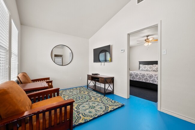 Primary Photo - 109 Gillespie Ln