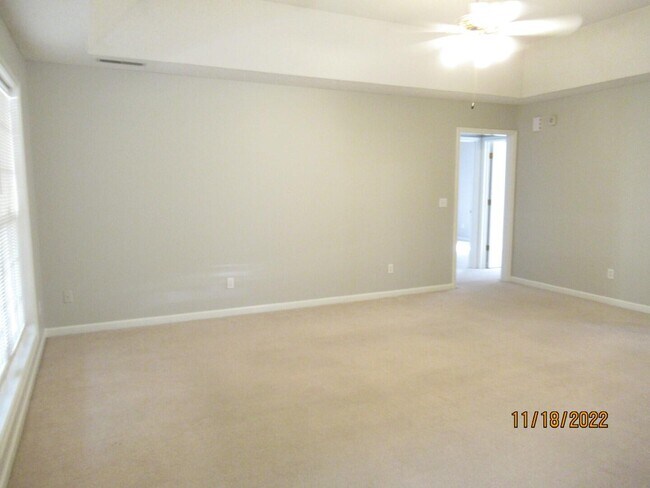 Building Photo - 3840 Oleander Dr