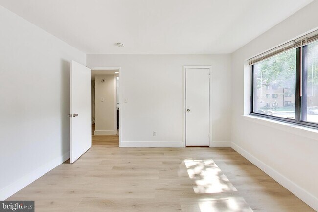 Building Photo - 6027 Majors Ln