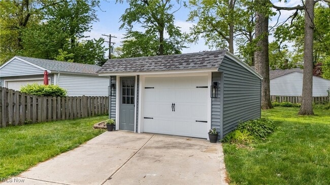 Building Photo - 574 Huntmere Dr