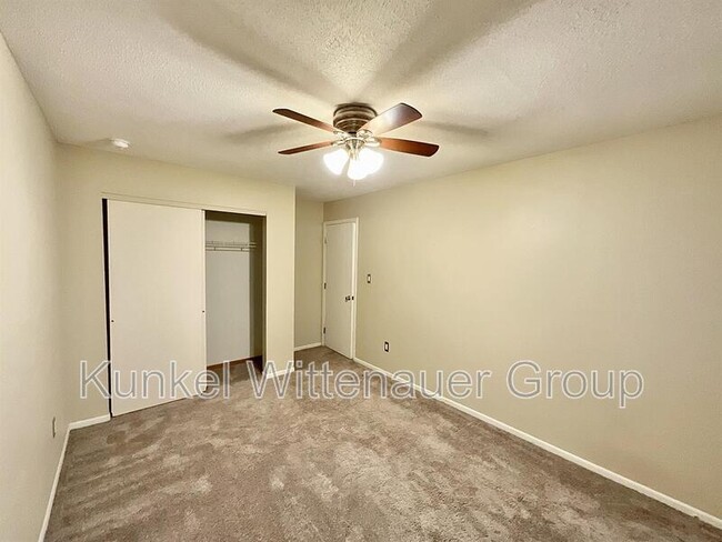 Building Photo - 1126 Woodgate Dr