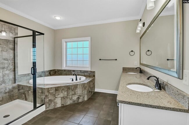 Building Photo - 5 Mapleline Ct