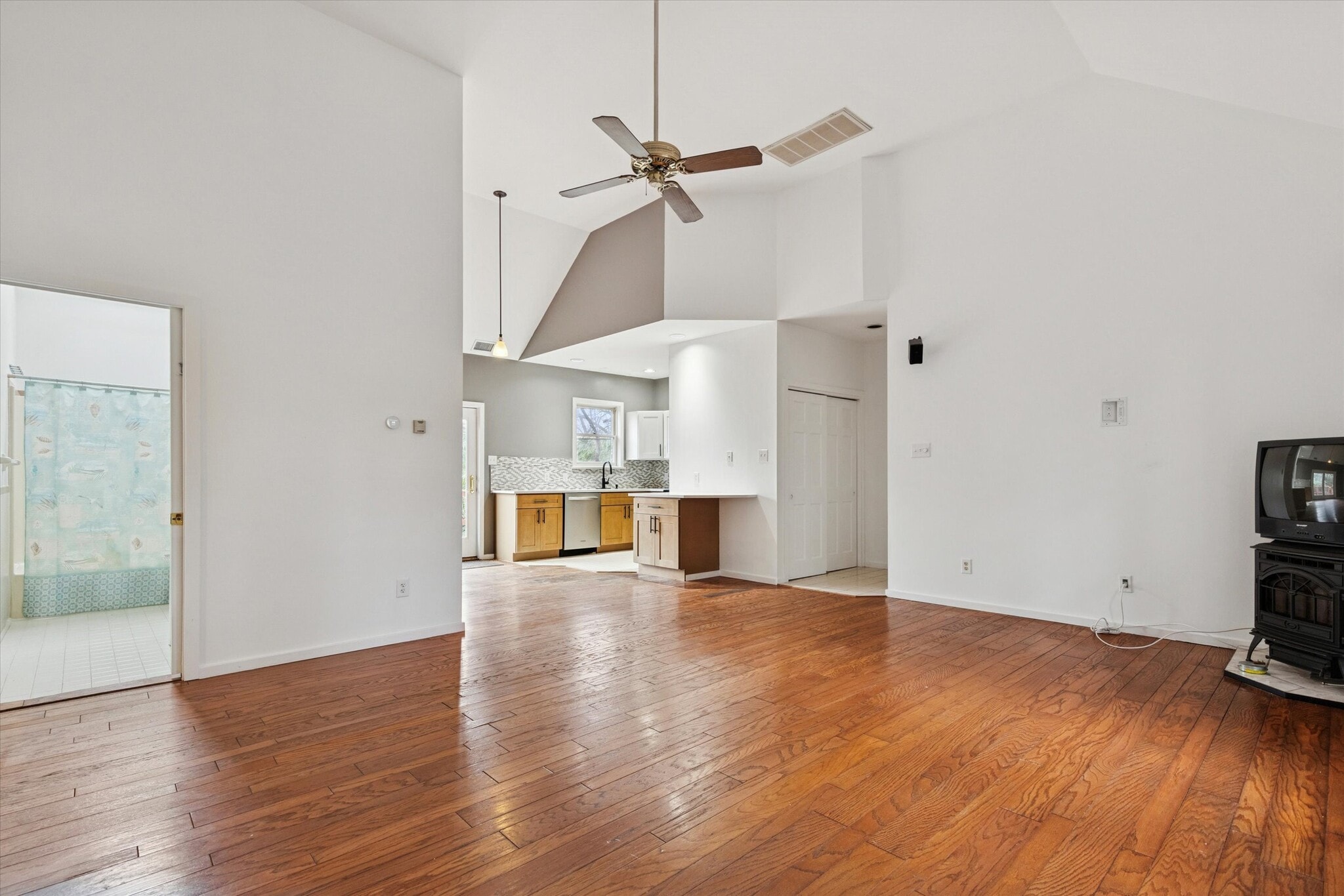 In-Law Suite - 134 Yew Rd