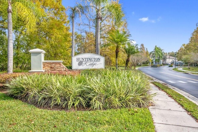 Building Photo - 2050 Park Crescent Dr