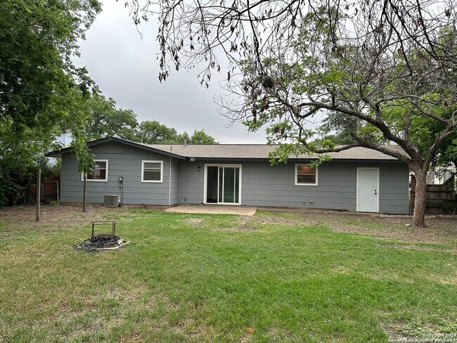 Building Photo - 7211 Westglade Dr