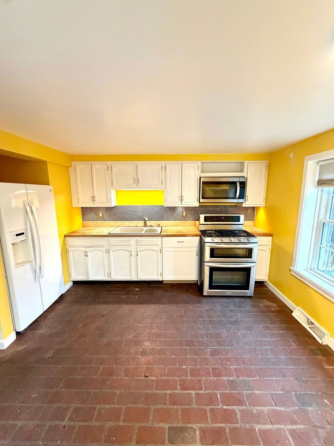 Building Photo - 139 Howard Ave