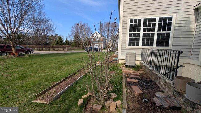 Building Photo - 6721 Sycamore Park Dr