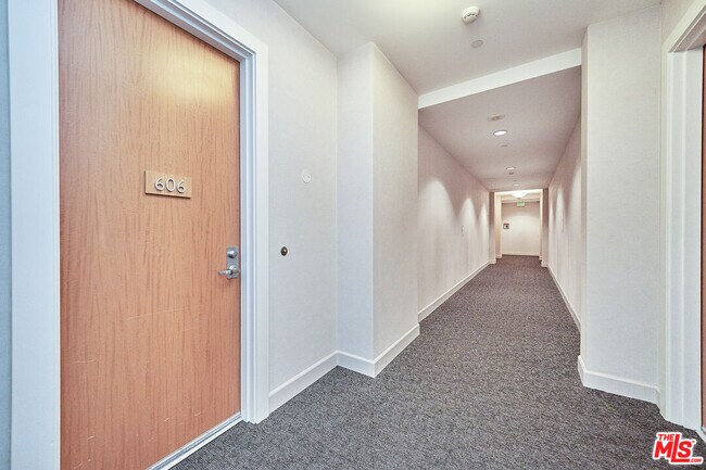 Building Photo - 3223 W 6th St