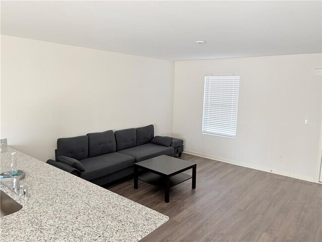 Building Photo - 633 Tudor St