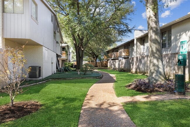 Building Photo - 909 Silber Rd