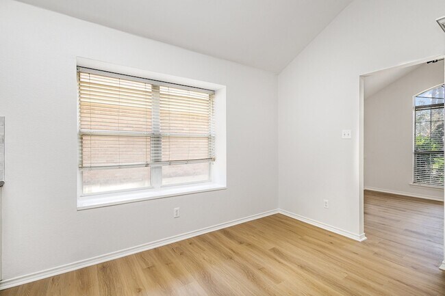 Building Photo - 745 Amhurst Ct