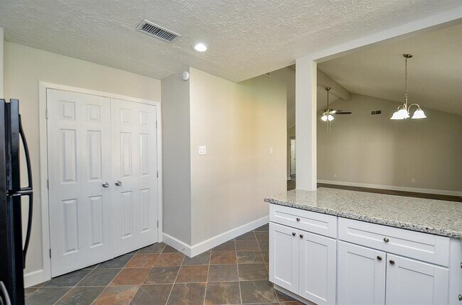 Building Photo - 7203 Sharpsburg Dr
