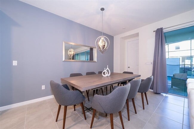 Building Photo - 1808 Tropical Palms Cir