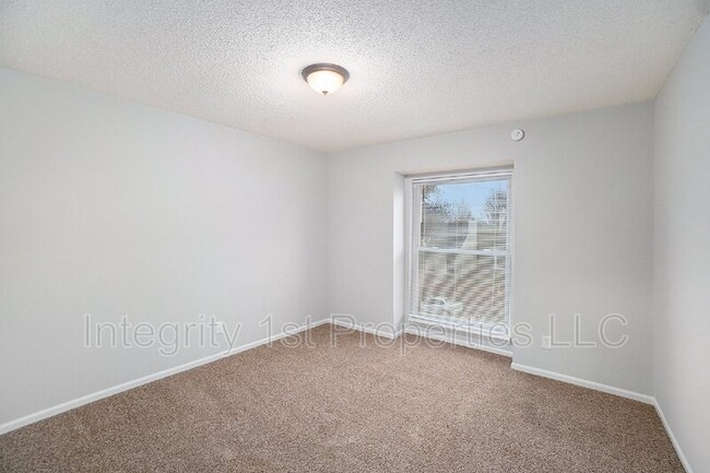 Building Photo - 3541 NE 72nd Terrace