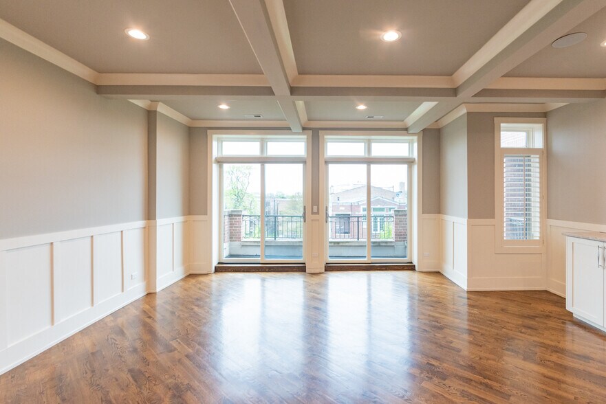 Building Photo - 4021 S Ellis Ave