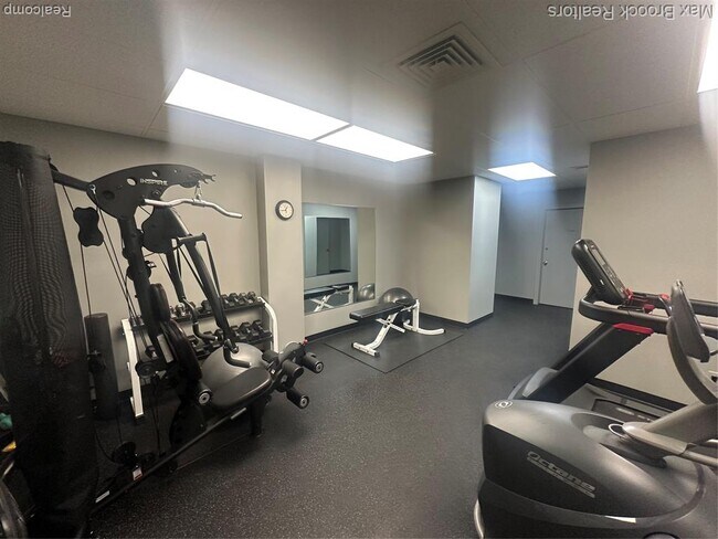 Building Photo - 600 W Brown St