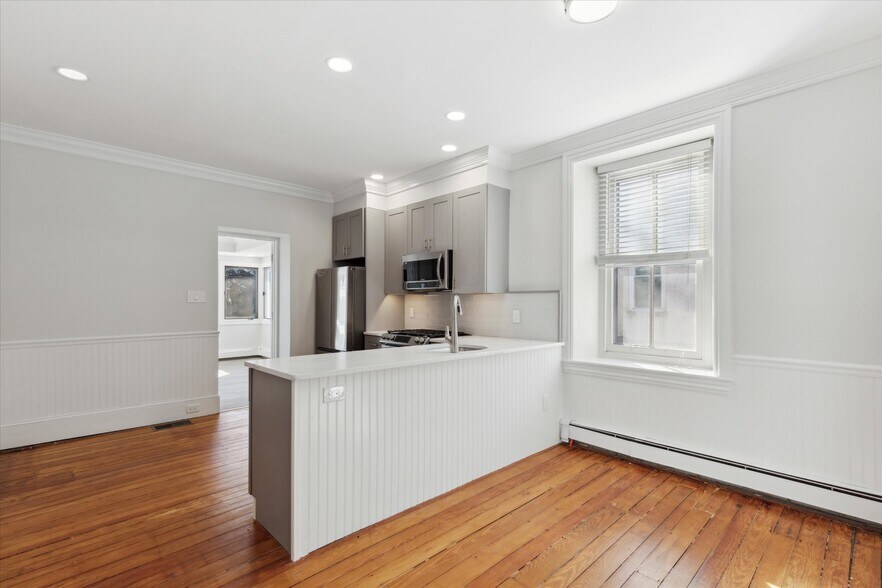 Building Photo - 75 W Ashland St