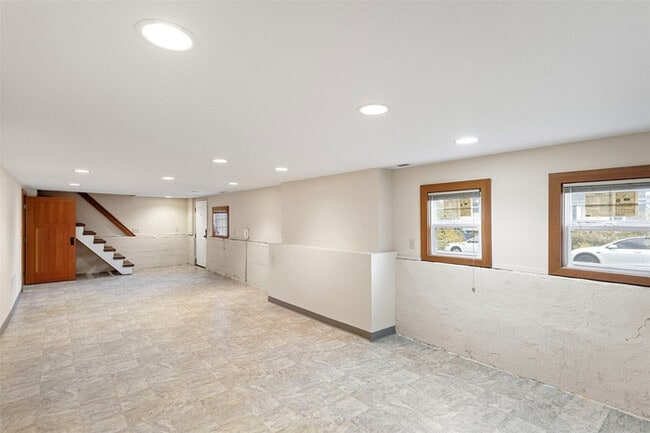 Building Photo - Charming Updated Home on Corner Lot with Finished Basement in Ballard