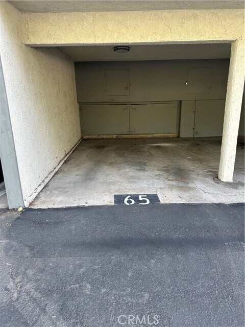 Building Photo - 1865 N Brea Blvd