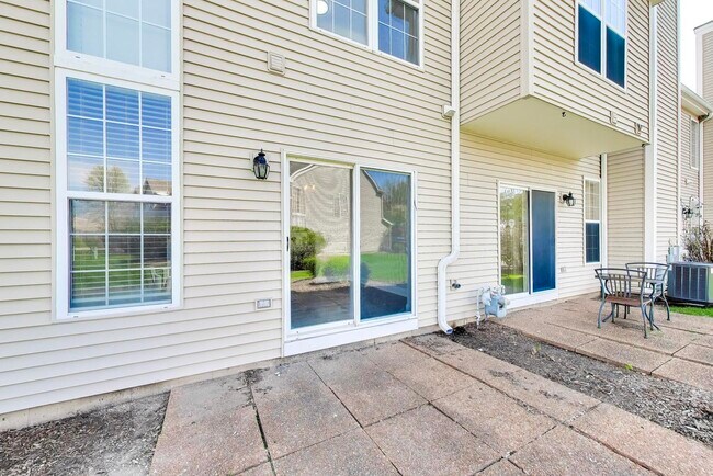 Building Photo - 2219 Rossiter Pkwy