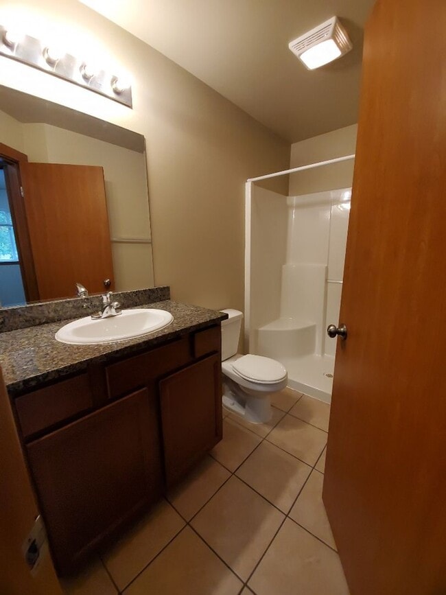 Building Photo - Pre-leasing NOW! 6 Bedroom, 3 Bath Home!