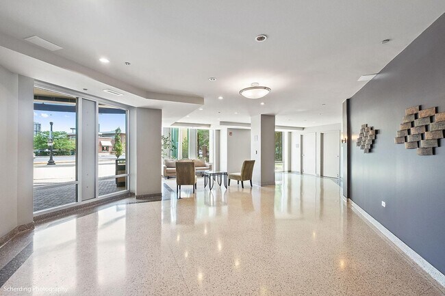 Building Photo - 437 W Division St