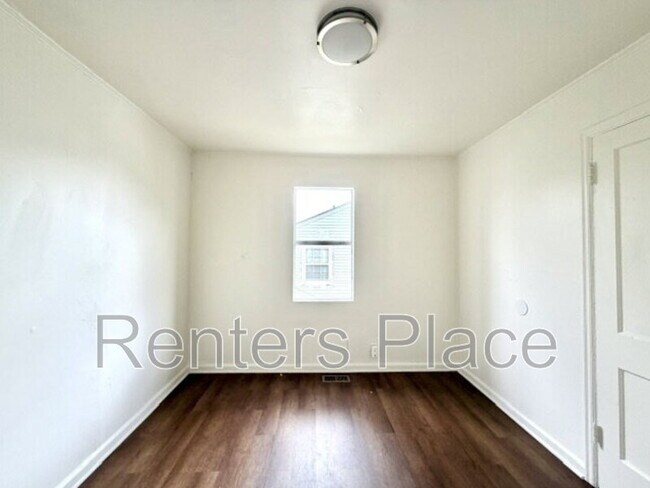 Building Photo - 229 East 28th St N