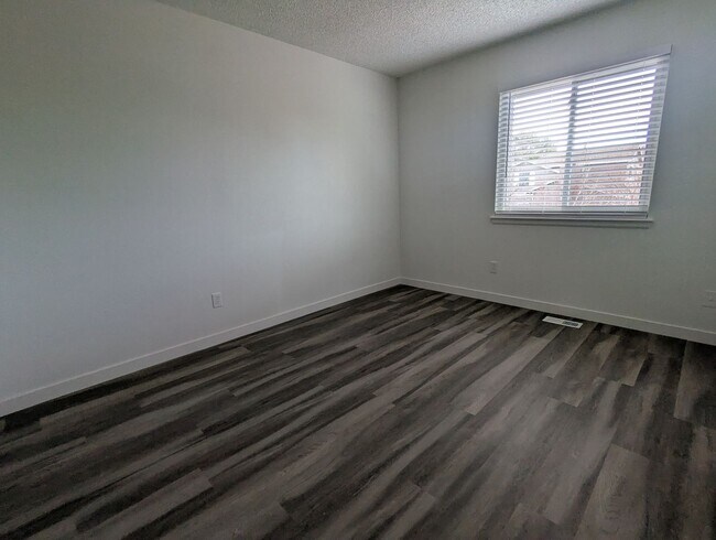 Building Photo - SUPER NICE REMODELED 3 BED, 3 BATH HOME IN HIGHLANDS RANCH!  FEBRUARY 1ST OCCUPANCY!