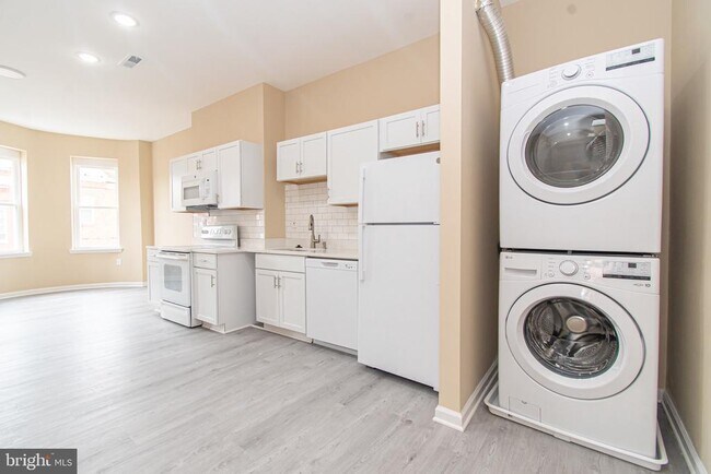 Primary Photo - 2027 McCulloh St