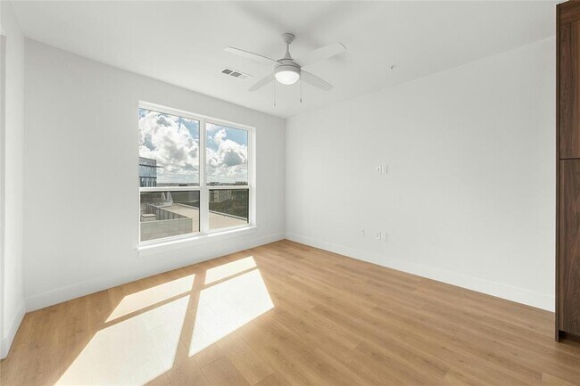 Building Photo - 1701 Simond Ave Ave