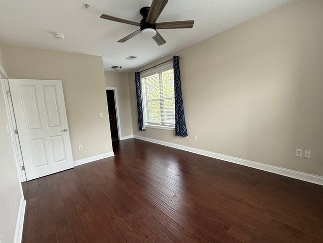 Building Photo - Charming 2 beds 2 baths in Columbus!