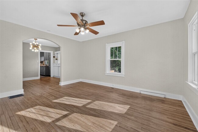 Building Photo - 423 Heman Dr