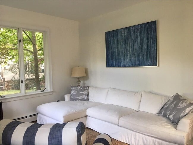 Building Photo - 158 Narragansett Ave