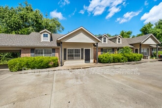 Building Photo - 1128 W Hendrix St