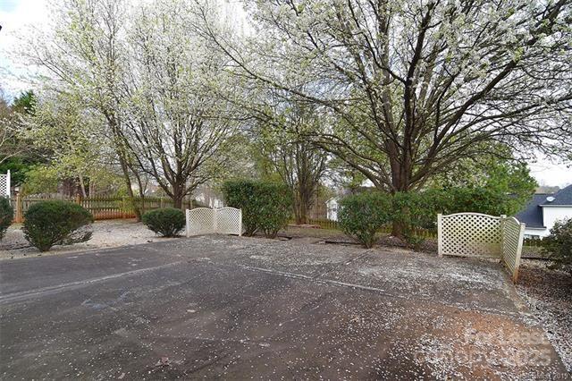 Building Photo - 17237 Baldwin Hall Dr