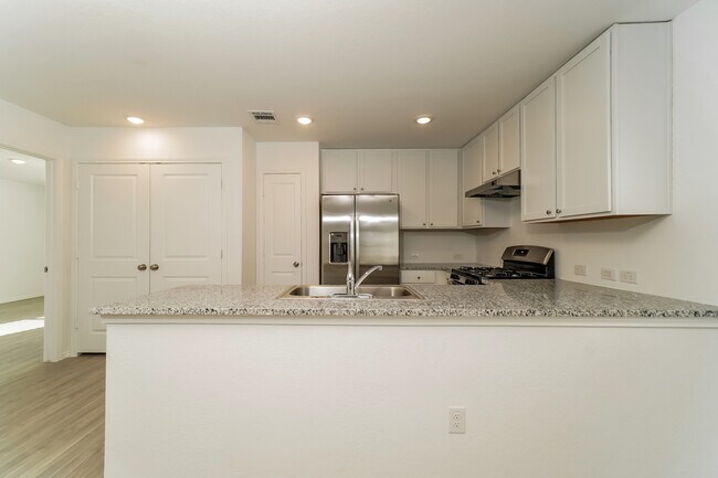 Building Photo - 8839 Barrow Path, Converse, TX