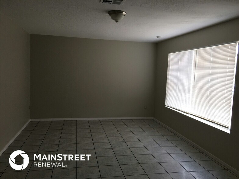 Building Photo - 1819 N 47th Dr