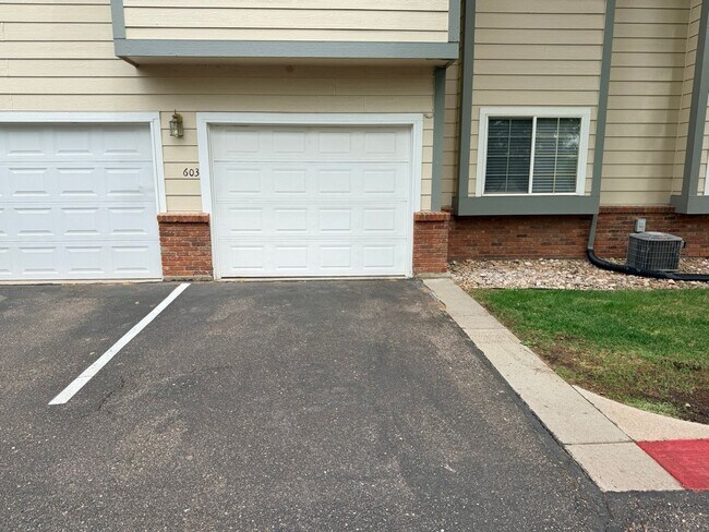 Building Photo - Updated 2-Bedroom Condo with Attached Garage and Pool Access