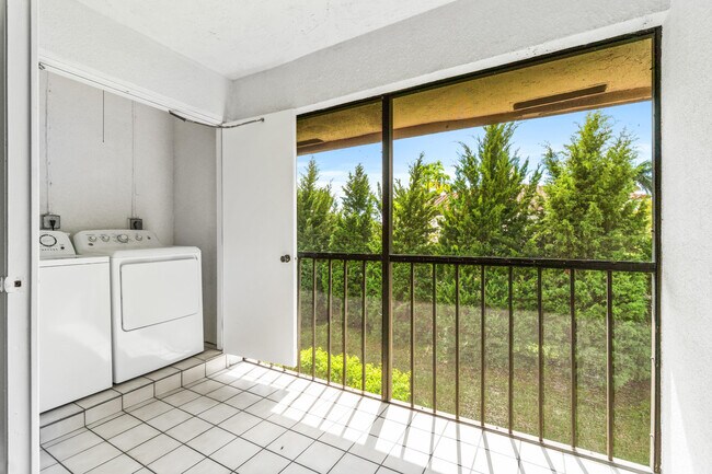 Building Photo - 5151 W Club Cir
