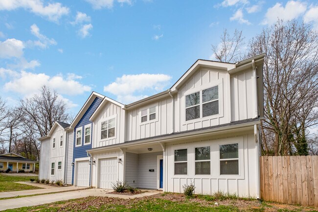 Building Photo - 2703 Wells St