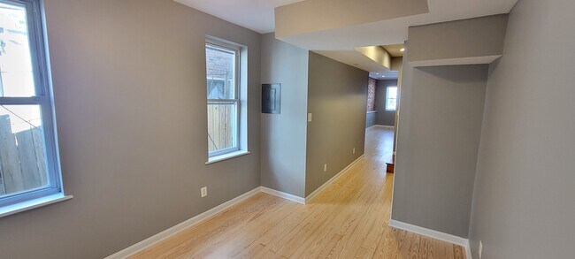 Building Photo - 926 S Hanover St