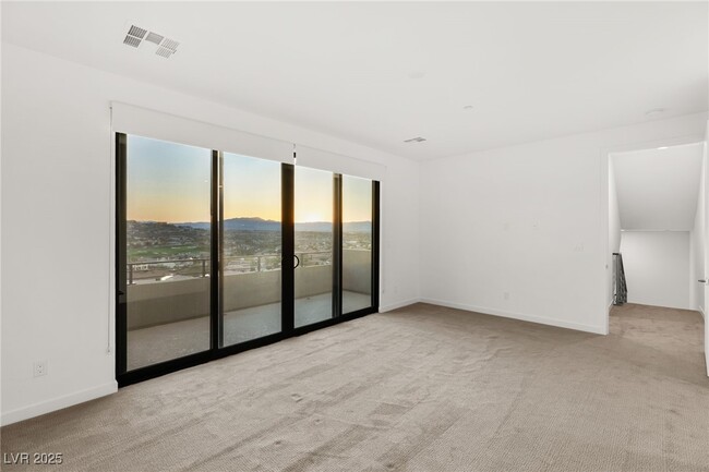 Building Photo - 350 Solitude Peak Ln
