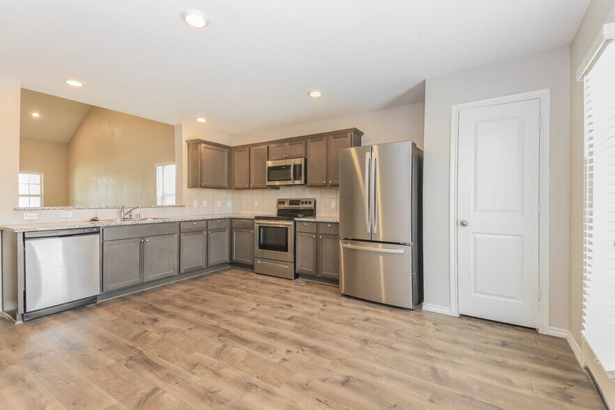 Building Photo - 2609 Hutchins Dr