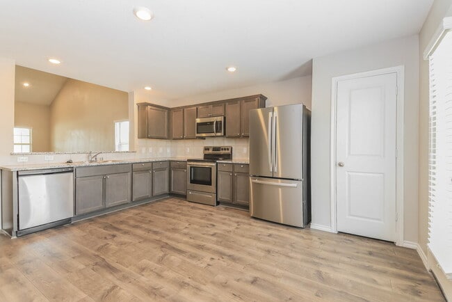 Building Photo - 2609 Hutchins Dr