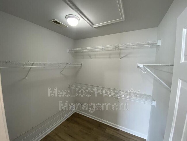 Building Photo - 7218 John Taylor Mews