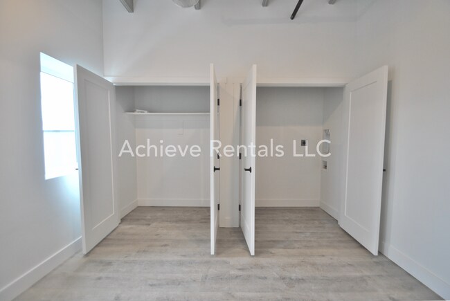 Building Photo - Westfield Lofts - Bay 13