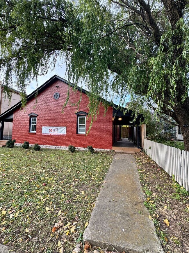 Building Photo - FULLY FURNISHED - Beautiful 1 Bed, 1 Bath Located in Historic Germantown w/ Flexible Lease Terms!