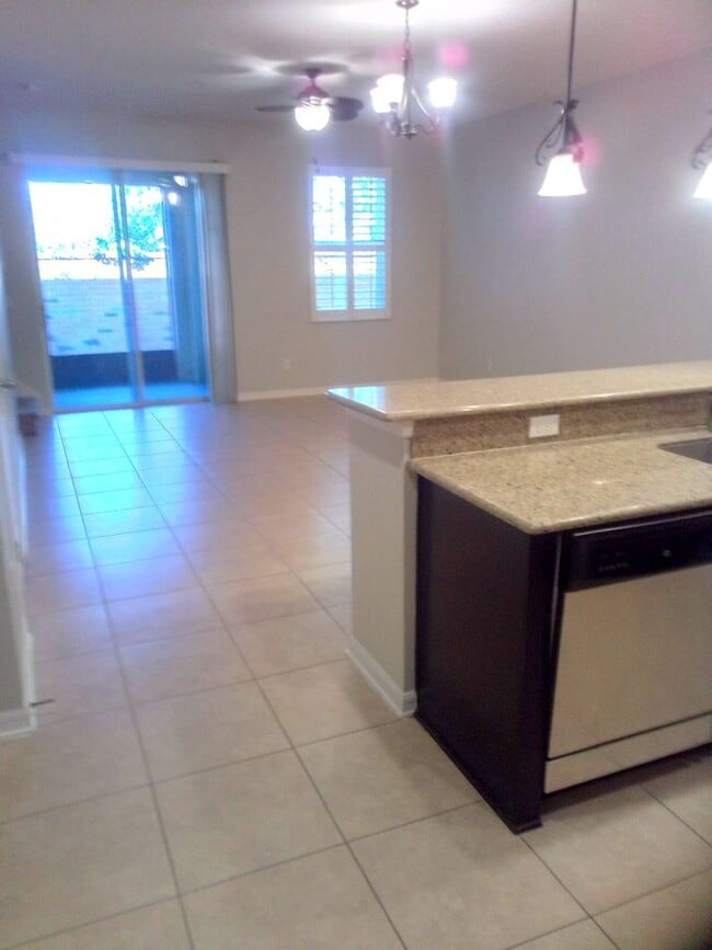 Building Photo - Arborview Park Townhouse close to UCF located in Oviedo (2 bed /2 1/2 bath)